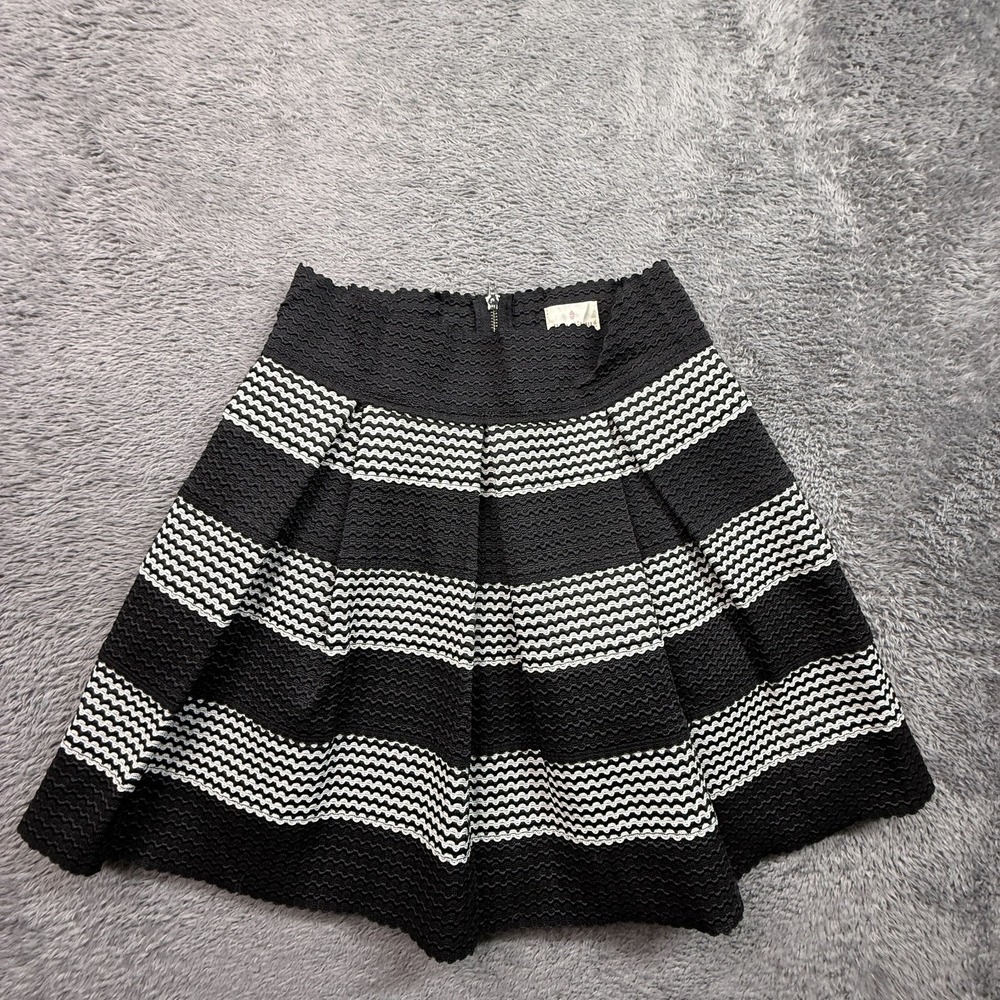 Petit Gateau Mini Skirt Womens M Black White Striped Textured Pleated Skater